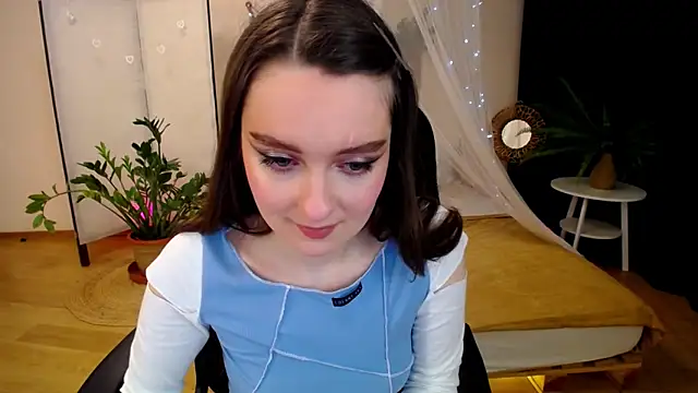 Snapshot of CloudGrace chatting on March 13, 3:11 am CloudGrace online show from March 13, 3:11 am