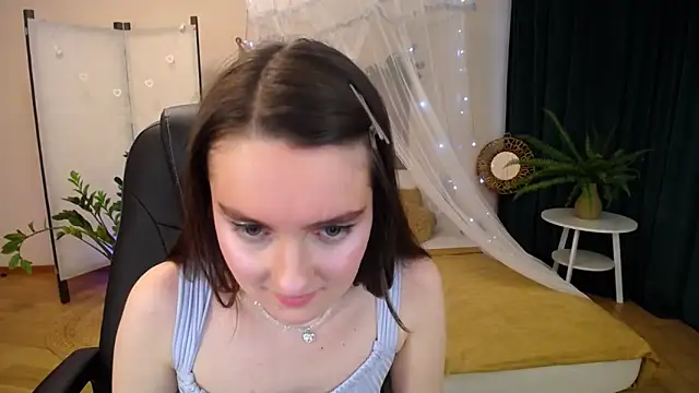 Snapshot of CloudGrace chatting on March 21, 9:23 am CloudGrace online show from March 21, 9:23 am