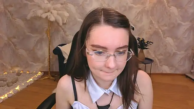 Snapshot of CloudGrace chatting on October 22, 3:18 am CloudGrace online show from October 22, 3:18 am