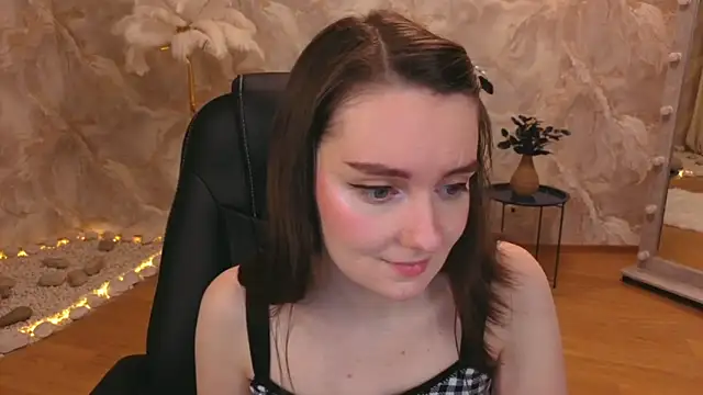 Snapshot of CloudGrace chatting on November 24, 6:18 pm CloudGrace online show from November 24, 6:18 pm