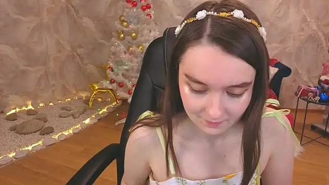 Snapshot of CloudGrace chatting on December 21, 3:13 am CloudGrace online show from December 21, 3:13 am