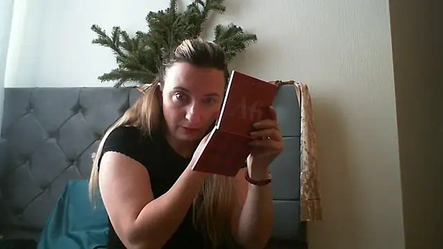 SusanCurt online show from January 18, 11:03 am