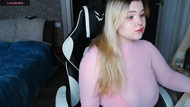 Snapshot of Mini_Mo chatting on February 25, 8:25 am Mini Mo online show from February 25, 8:25 am