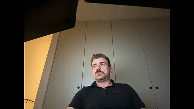 Snapshot of mrbigballs chatting on November 17, 8:14 pm mrbigballs online show from November 17, 8:14 pm