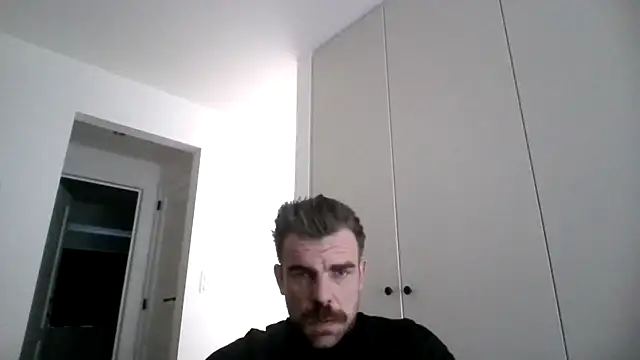 Snapshot of mrbigballs chatting on December 16, 11:26 am mrbigballs online show from December 16, 11:26 am