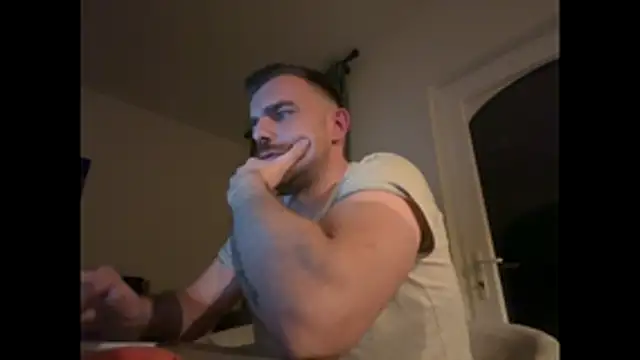 Snapshot of mrbigballs chatting on January 15, 9:29 pm mrbigballs online show from January 15, 9:29 pm