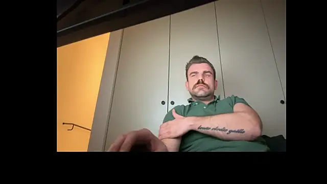 Snapshot of mrbigballs chatting on February 11, 8:58 pm mrbigballs online show from February 11, 8:58 pm