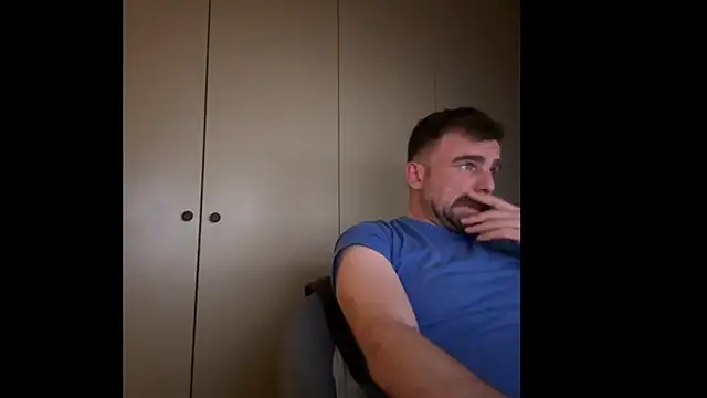 Snapshot of mrbigballs chatting on February 28, 10:33 pm mrbigballs online show from February 28, 10:33 pm