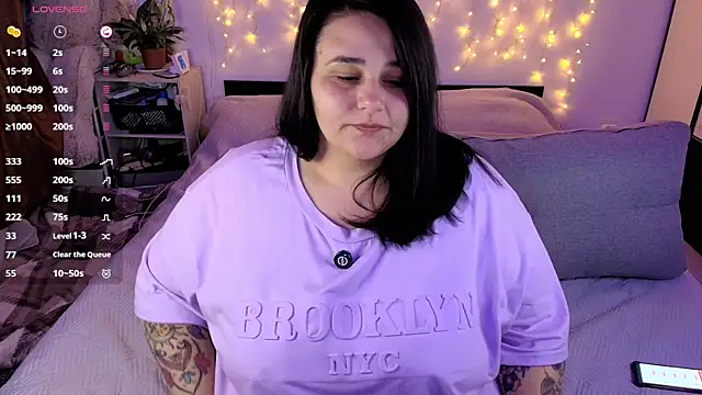 naughtykiss online show from April 8, 4:12 am