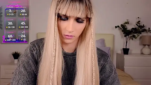 Snapshot of HelenSpellman chatting on December 10, 7:43 pm HelenSpellman online show from December 10, 7:43 pm