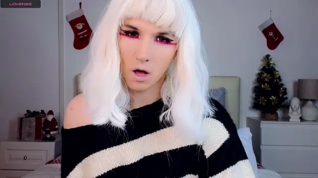 Snapshot of HelenSpellman chatting on January 9, 5:34 am HelenSpellman online show from January 9, 5:34 am