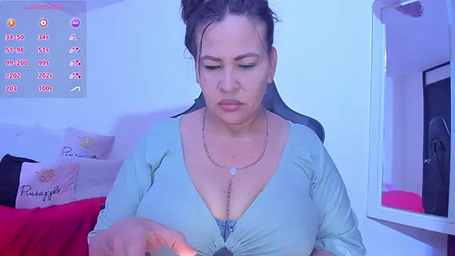 esmeralda milf online show from January 11, 8:43 pm