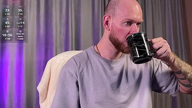 Snapshot of Xxx_______Xxx chatting on February 5, 8:21 am Xxx Xxx online show from February 5, 8:21 am