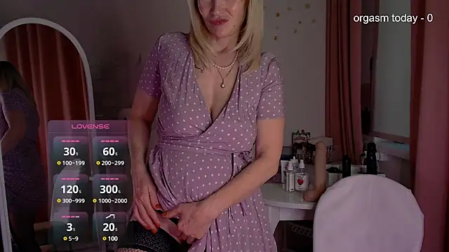 JuliaVilnet online show from February 15, 5:19 am