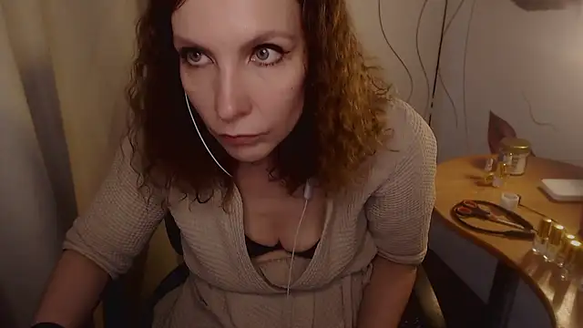 Snapshot of JohansonKatie chatting on January 11, 11:56 am JohansonKatie online show from January 11, 11:56 am