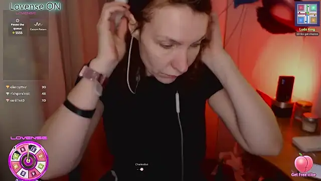 Snapshot of JohansonKatie chatting on February 25, 11:19 am JohansonKatie online show from February 25, 11:19 am