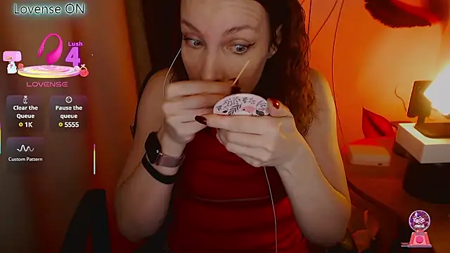 Snapshot of JohansonKatie chatting on March 13, 1:21 am JohansonKatie online show from March 13, 1:21 am