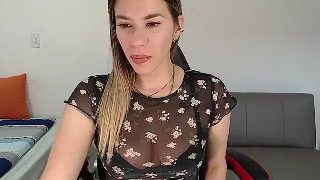 Snapshot of ms_sofia_x chatting on September 19, 12:28 pm ms sofia x online show from September 19, 12:28 pm