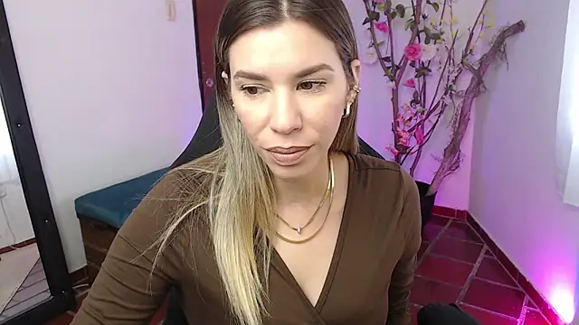 Snapshot of ms_sofia_x chatting on September 25, 3:38 pm ms sofia x online show from September 25, 3:38 pm