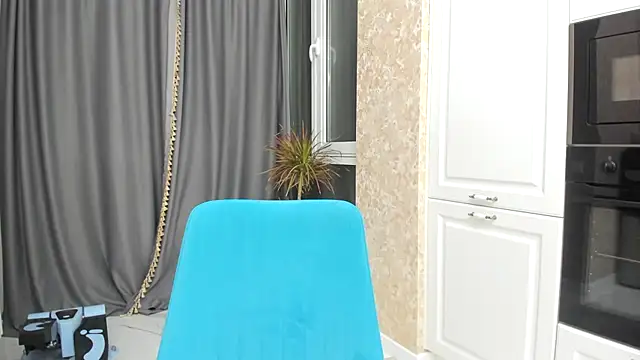 Snapshot of Iris_cherry chatting on December 5, 8:00 pm Iris cherry online show from December 5, 8:00 pm