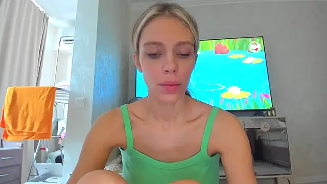 Snapshot of Iris_cherry chatting on December 8, 6:01 am Iris cherry online show from December 8, 6:01 am
