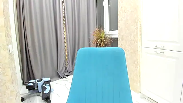 Snapshot of Iris_cherry chatting on December 14, 8:18 pm Iris cherry online show from December 14, 8:18 pm