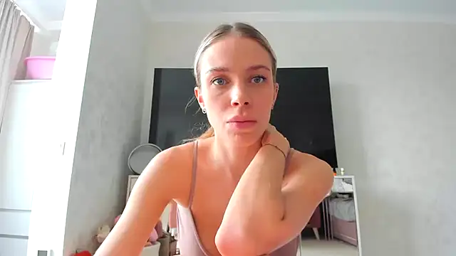 Snapshot of Iris_cherry chatting on March 4, 11:19 am Iris cherry online show from March 4, 11:19 am