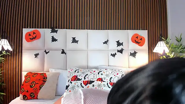 Snapshot of naughty_flower18 chatting on October 24, 10:50 pm naughty flower18 online show from October 24, 10:50 pm