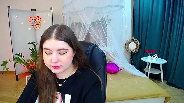 Snapshot of NicoleFoxery chatting on February 17, 6:26 pm NicoleFoxery online show from February 17, 6:26 pm