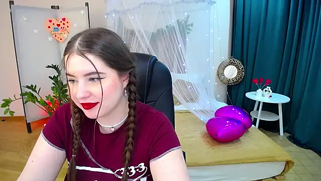 Snapshot of NicoleFoxery chatting on February 19, 9:36 pm NicoleFoxery online show from February 19, 9:36 pm