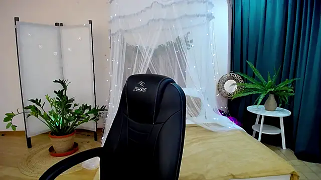 Snapshot of NicoleFoxery chatting on March 6, 8:08 am NicoleFoxery online show from March 6, 8:08 am