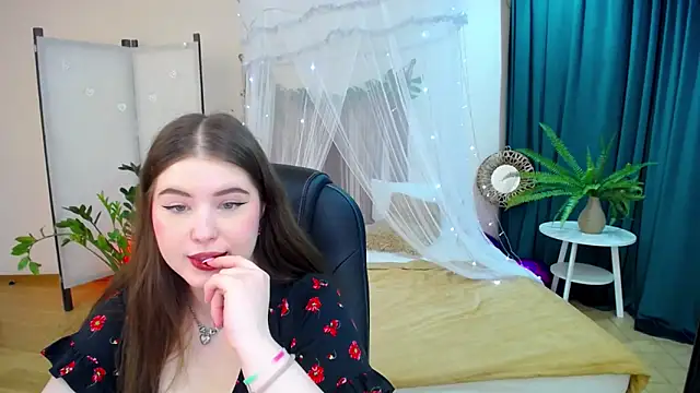 Snapshot of NicoleFoxery chatting on March 8, 9:29 pm NicoleFoxery online show from March 8, 9:29 pm