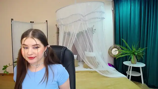 Snapshot of NicoleFoxery chatting on March 20, 12:30 am NicoleFoxery online show from March 20, 12:30 am