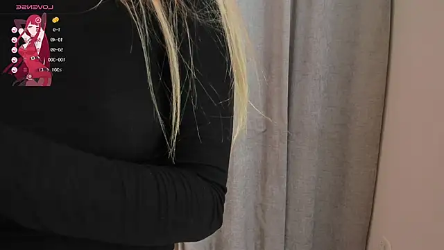 Snapshot of karoline_18 chatting on February 24, 12:16 pm karoline 18 online show from February 24, 12:16 pm