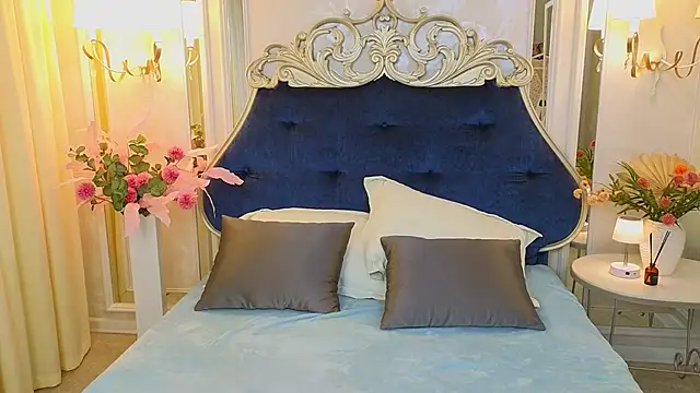 Snapshot of Ariana_Petite chatting on May 15, 11:45 pm Ariana Petite online show from May 15, 11:45 pm