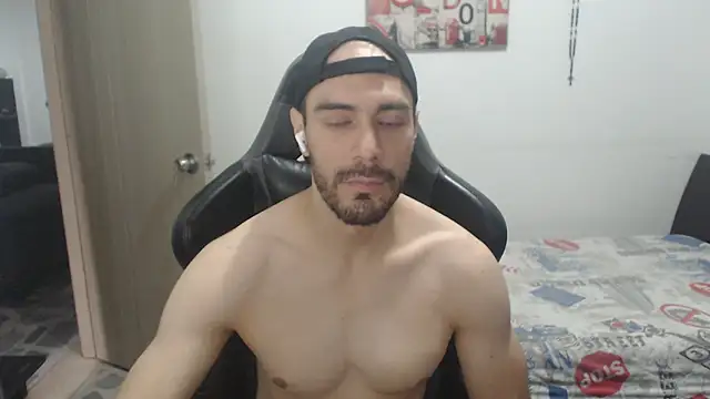 Snapshot of samuelgarcia_ chatting on June 13, 10:18 pm samuelgarcia online show from June 13, 10:18 pm