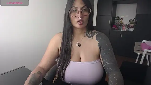 Snapshot of michell_fun23 chatting on October 24, 7:32 pm michell fun23 online show from October 24, 7:32 pm