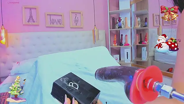 Snapshot of leylla_ chatting on December 17, 8:26 pm leylla online show from December 17, 8:26 pm