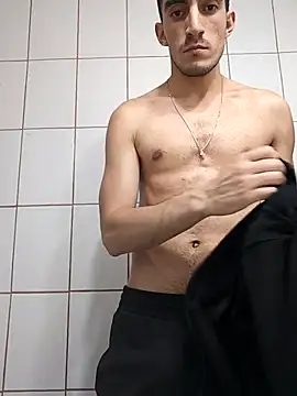 Snapshot of TommyMomentum chatting on November 23, 6:35 am TommyMomentum online show from November 23, 6:35 am