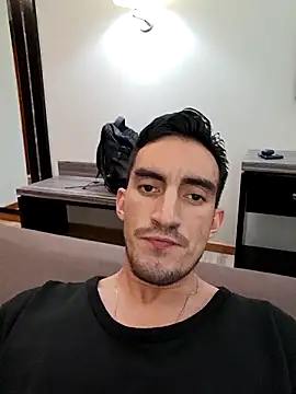 Snapshot of TommyMomentum chatting on November 26, 2:23 am TommyMomentum online show from November 26, 2:23 am