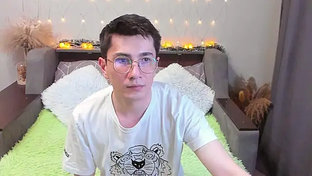 Yumi steve online show from January 10, 11:39 pm