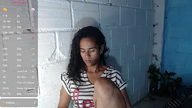 Snapshot of jasminne_ chatting on October 17, 5:04 pm jasminne online show from October 17, 5:04 pm