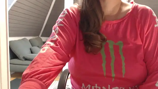Snapshot of KimMitchelli chatting on October 10, 10:36 am KimMitchelli online show from October 10, 10:36 am