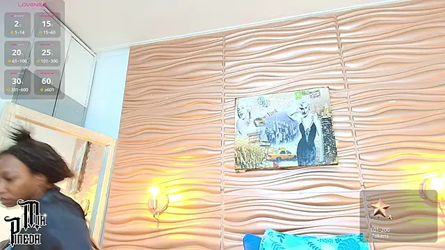 mia pineda online show from September 27, 9:09 pm