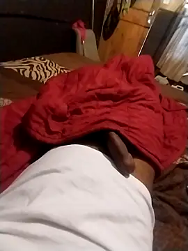 Snapshot of Dennis0847 chatting on December 18, 4:40 am Dennis0847 online show from December 18, 4:40 am