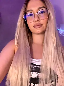 Snapshot of mollyxxx chatting on October 25, 3:14 am mollyxxx online show from October 25, 3:14 am