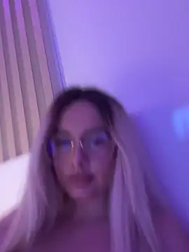 Snapshot of mollyxxx chatting on December 3, 2:41 am mollyxxx online show from December 3, 2:41 am