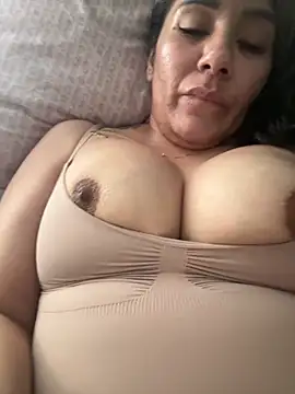 Aw ThROAt9 online show from April 13, 3:39 pm