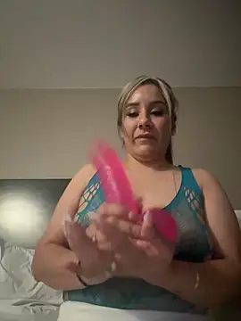 Aw ThROAt9 online show from April 18, 7:12 am