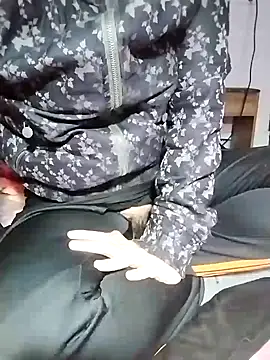 Snapshot of loveyou246 chatting on February 6, 1:38 am loveyou246 online show from February 6, 1:38 am